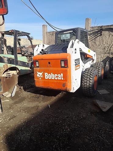 avtocar: Bobcat S220 skid steer yükləyici Xüsusiyyətlər: - Model: Bobcat S220 — 2