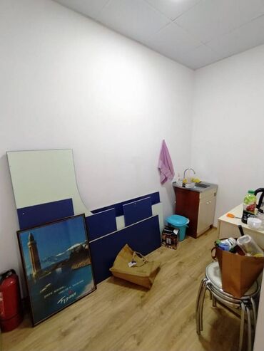 Ofislər: Nəsimi rayonu, Rəşid Behbudov küçəsində plazada yeni təmirli 1 otaqlı — 8