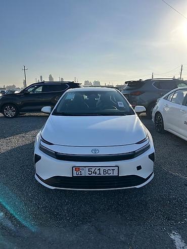 sequoia 2010: Toyota Corolla: 2026 г., 1.8 л, Гибрид, Седан — 1