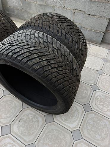 295 60 22 5: Комплект из 4 автомобильных шин. Параметры: - Размер: 275/40, 315/35 — 2