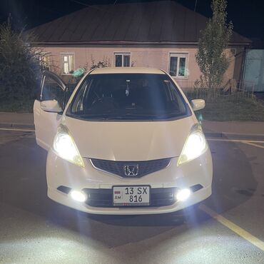 машина жугили: Honda Fit: 2009 г., 1.5 л, Вариатор, Бензин, Хэтчбэк