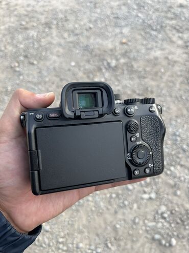 6 d: Sony a7 iv body с клеткой 
1 батарейкой