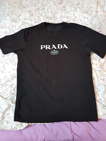 oversize tshirt: Prada yazılmış qara t-shirt Gündəlik və street-style (küçə tərzi) — 1