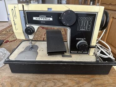 Бытовая техника: Швейная машинка электрическая немецкая