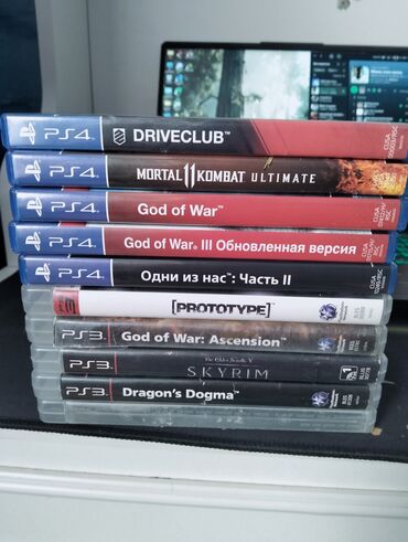 Информатика: Müxtəlif video oyunlardan ibarət kolleksiya, həm PlayStation 4, həm də