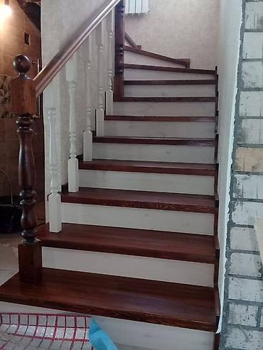 Деревянные лестницы: Деревянная лестница Для дома, Вид дерева: Грецский орех, Форма лестницы: Много-маршевая, Стиль: Классический — 23