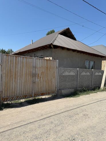 земелный дом: Дом, 100 м², 3 комнаты, Собственник