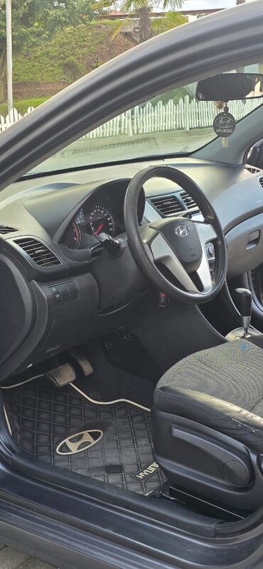 Hyundai: Hyundai Accent: 1.4 l | 2012 il Sedan — 11