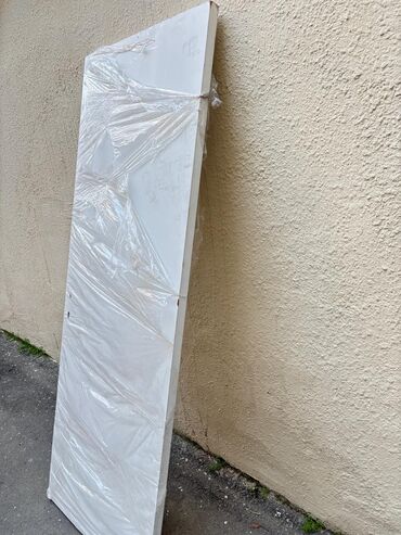 qapı ağ: MDF qapi. çarçeve yoxdu. 210×78 razmir. 4 Santi qalanlik var. 20 added
