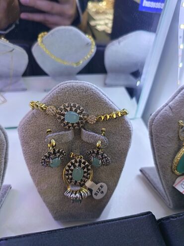 Bijuteriya dəstləri: Zərgərlik dəstləri – zövqlü aksesuar seçimi 1) Yaşıl daşlı çiçək — 4