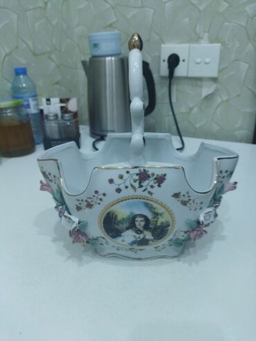 Qida məhsulları: Porcelan dekorativ səbət/vaza - Material: keyfiyyətli porselen -