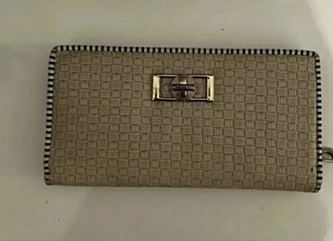 məktəb partası: Qadın kaşlokları satılır.Təzədir.Çeşidlər çoxdur.Real alıcılar əlaqə