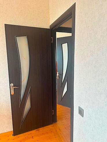 ara kesmeler: Qapi 3eded 200/80sm 30azn biri Kohne gunesli 8400 leli Qapı – — 1