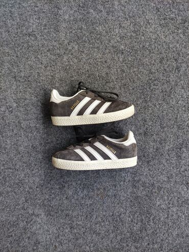 детский сплошной купальник: Adidas gazelle uşaq ayaqqabısı. Məhsul orginaldır. Heç bir problemi