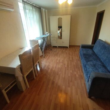 Uzunmüddətli kirayə mənzillər: Yasamal rayonu, İnşaatçılar metrosunun yaxınlığında, köhnə tikili, 5 — 1