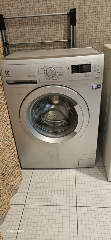 maşın manitorlar: Paltaryuyan maşın Electrolux, 6 kq, Avtomat, Qurutmasız, Kredit yoxdur