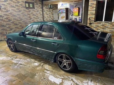 Mercedes-Benz: Mercedes-Benz 240: 2.4 l | 1998 il Sedan — 2