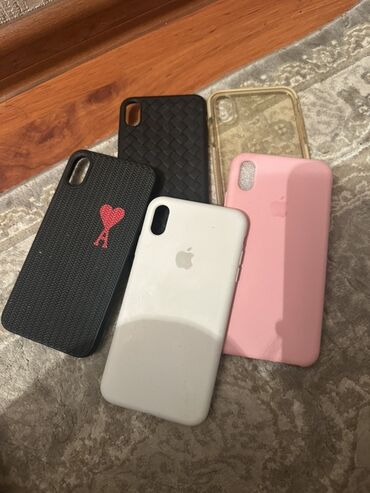 Чехлы: Чехлы на iPhone Xs Max. Б/у в хорошем состоянии. Каждая по 200