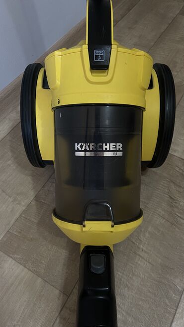 Пылесосы: Продаю пылесос Karcher VC 3