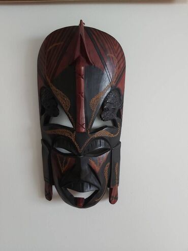 Kuća i bašta: Uspomena iz Kenije - maska za zid. Visina maske je 37, a sirina 18