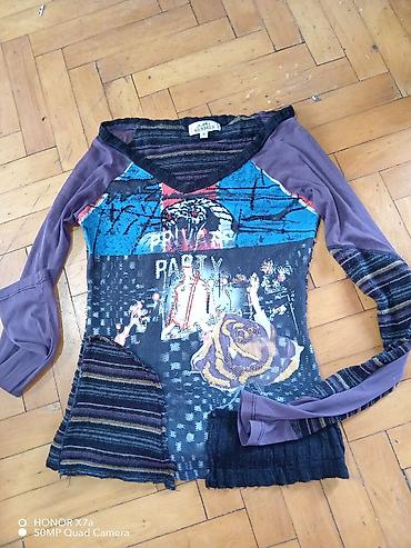 ljubicaste stvari: Ženska majica dugih rukava, veličina M. Model sa V-izrezom i patchwork — 2