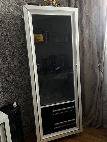 dəsti: Ağ rəngdə salon mebel dəsti - 1 ədəd vitrin: ön qapısı şüşəli — 1