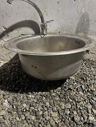 canag: Dairəvi mətbəx çanağı və qarışdırıcı kran dəsti — 2