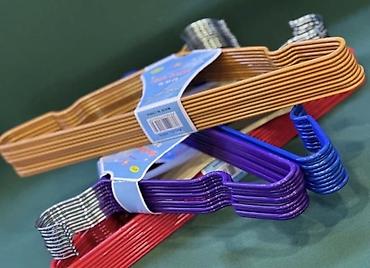 qırmızı xalca: Metal geyim asqıları – 10 ədədlik set - Material: möhkəm metal — 2