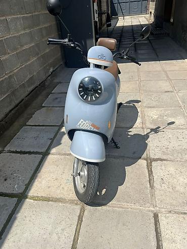 Скутеры: 🛵 Продаётся электроскутер 📌 Максимальная скорость: 45–50 км/ч 📌 Запас — 3