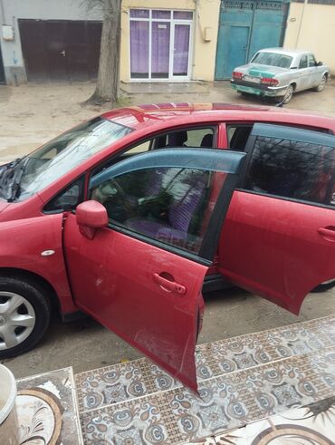 Nissan: Nissan tida satlir əla vəziyyətdədir avtomobilinin salonu – tam daxili — 6