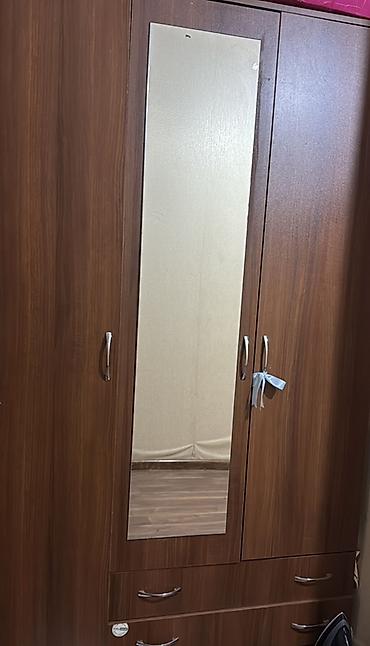 Üç qapılı paltar şkafı – güzgülü - Material: ağac teksturalı