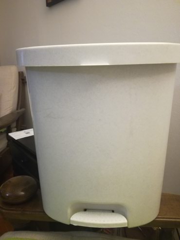 Kućna hemija i proizvodi za kuću: Plastična kanta za smeće, 20 l, pedalka, sa uloškom, svetlo siva