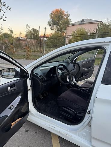 mazda 3 2004: Hyundai Solaris: 2015 г., 1.4 л, Механика, Бензин, Седан — 7