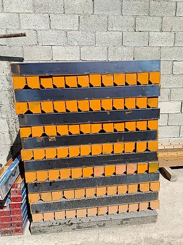 Аренда инструментов: Щиты опалубки, выполненные из прочного материала и окрашенные в яркий — 8