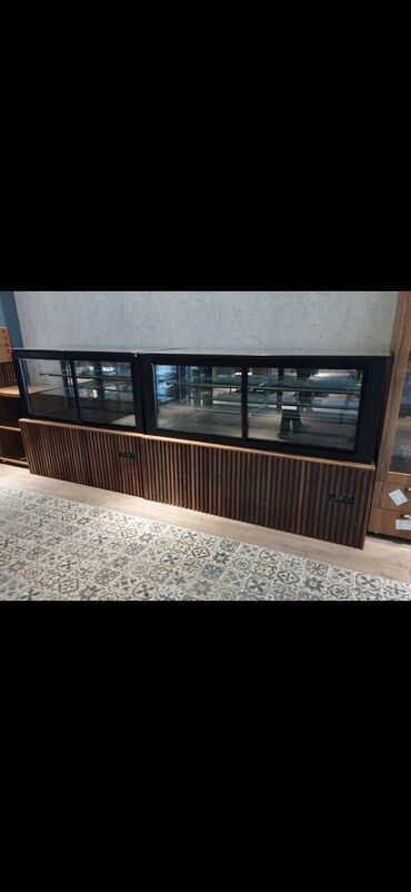 Soyuducu vitrinləri: Məhsul: Peçenye–şirniyyat üçün soyuduculu vitrinlər Təsvir: - — 3