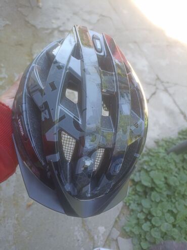 продаю гантели: Продаю немецкий велосипедный шлем