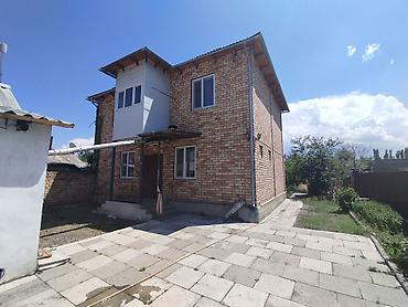 Продажа коттеджей и домов: Срочно продаю двух этажный дом в верхней части города Кара-Балта на — 2