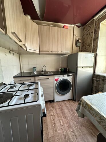 офис в жилом доме: 3 комнаты, 55 м², Хрущевка, 3 этаж, Евроремонт
