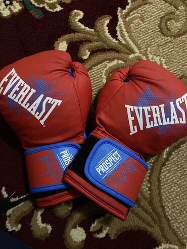 перчатки медицинские цена: Детские боксерские перчатки Everlast надел 3 раза