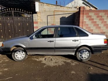 Volkswagen: Volkswagen Passat: 1989 г., 1.8 л, Механика, Бензин, Седан