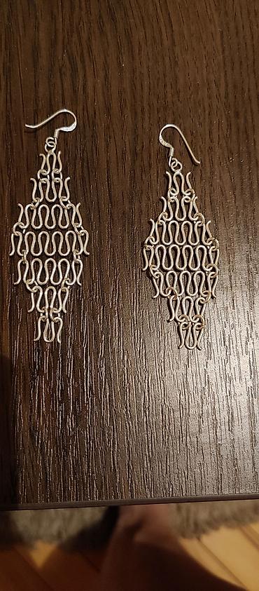 necklace: Ručno rađene viseće minđuše od metalne žice u boji srebra. Sastoje se — 1