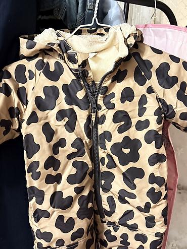 Верхняя одежда: Продаю детские куртки от H&M (6/9 мес)-1500 сом и Chicco — 2