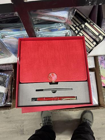 Канцтовары: Подарочный набор для офиса/деловых встреч Состав набора: - Ежедневник — 7