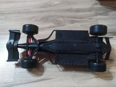 Igračke: 1. Formula 1 nema daljinski Crno Siva 44 x 18 cm 2. Formula crvena — 11