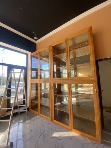 Rəf vitrinləri: Mağaza üçün metal karkaslı taxta rəf və vitrin dəsti - İstifadə — 6