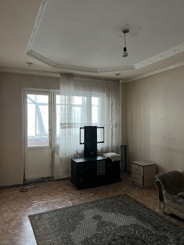 4 комнатная квартира: 3 комнаты, 72 м², 105 серия, 4 этаж, Старый ремонт