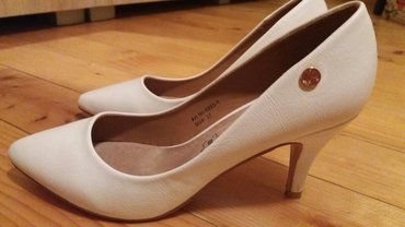 186 oglasa | lalafo.rs: Krem bele cipele. Nove. 37 veličina. Kožne