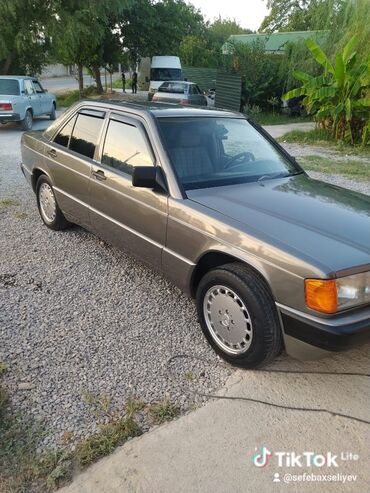 Mercedes-Benz: Mercedes-Benz 190 (W201): 1.8 l | 1992 il Sedan — 3