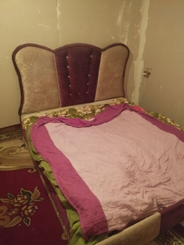 купить кухонную мебель бу: Двуспальная кровать, С матрасом