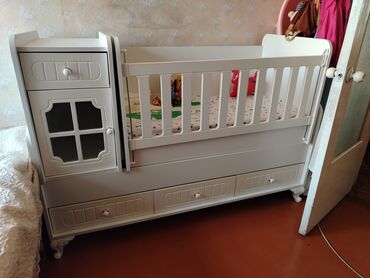 Oğlan və qız üçün, Dördbucaq, Beşik, Dəst ilə, Matras ilə, Yellənmə mexanizmsiz